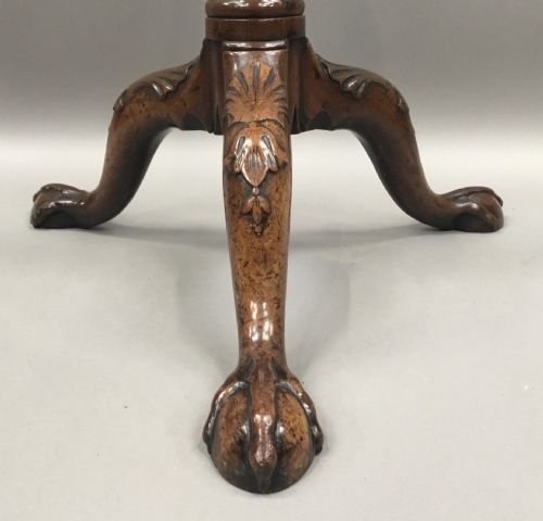 GEORGE III MAHOGANY PIECRUST TRIPOD TABLE IN THE MANNER OF CHIPPENDALE - ADDITIONAL PHOTO 2