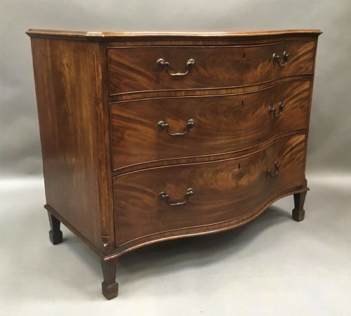 George III Hepplewhite Mahogany Serpentine Dressing Chest of Drawers