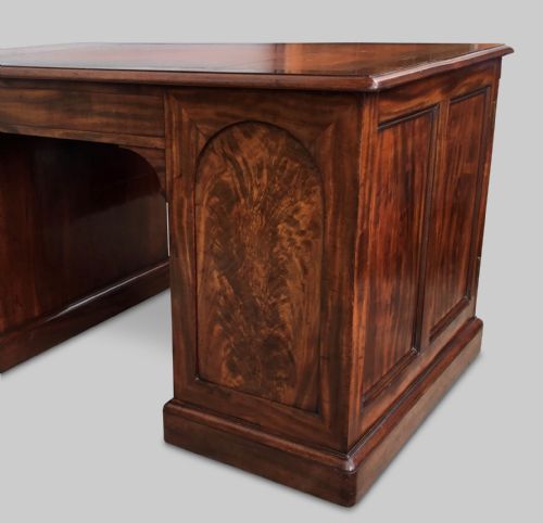 EXCEPTIONAL LATE REGENCY GILLOWS MAHOGANY PEDESTAL DESK BY THOMAS MYERS OF GILLOWS - ADDITIONAL PHOTO 9