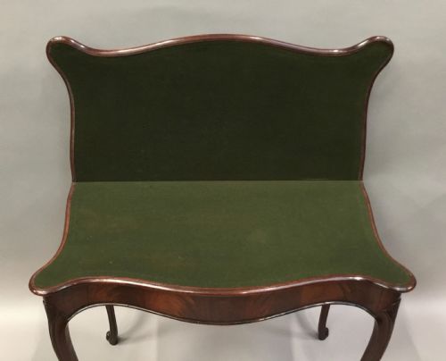 GEORGE III MAHOGANY HEPPLEWHITE SERPENTINE CARD TABLE - ADDITIONAL PHOTO 3