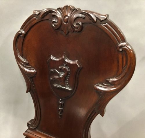 GEORGE IV SUBSTANTIAL PAIR OF MAHOGANY HALL CHAIRS WITH WELL CARVED HIPPOCAMPUS ARMORIALS - ADDITIONAL PHOTO 4