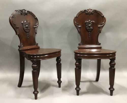 GEORGE IV SUBSTANTIAL PAIR OF MAHOGANY HALL CHAIRS WITH WELL CARVED HIPPOCAMPUS ARMORIALS - ADDITIONAL PHOTO 5