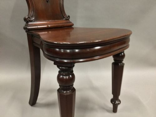 GEORGE IV SUBSTANTIAL PAIR OF MAHOGANY HALL CHAIRS WITH WELL CARVED HIPPOCAMPUS ARMORIALS - ADDITIONAL PHOTO 19