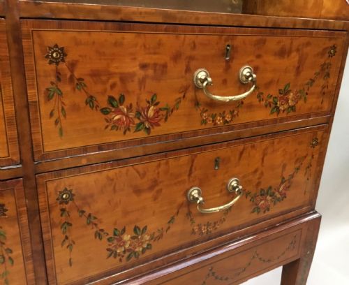 GEORGE III SATINWOOD BOOKCASECABINET WITH FINELY PAINTED DECORATION - ADDITIONAL PHOTO 7