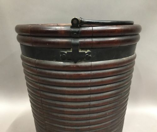 C18TH IRISH MAHOGANY LARGE PEAT BUCKET OF RARE RIBBED FORM IN ORIGINAL UNTOUCHED CONDITION - ADDITIONAL PHOTO 6