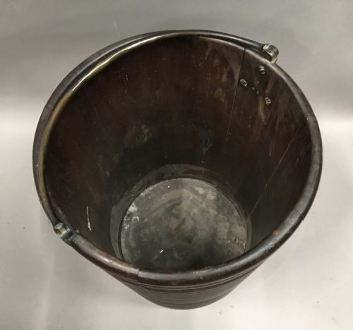 C18TH IRISH MAHOGANY LARGE PEAT BUCKET OF RARE RIBBED FORM IN ORIGINAL UNTOUCHED CONDITION - ADDITIONAL PHOTO 10