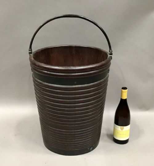C18TH IRISH MAHOGANY LARGE PEAT BUCKET OF RARE RIBBED FORM IN ORIGINAL UNTOUCHED CONDITION - ADDITIONAL PHOTO 15