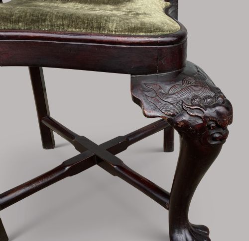 C18TH CHINESE EXPORT HARDWOOD CORNER ARMCHAIR OF AN ECCENTRIC AND CURVACEOUS DESIGN AND PROPORTIONS - ADDITIONAL PHOTO 4