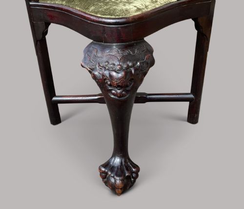 C18TH CHINESE EXPORT HARDWOOD CORNER ARMCHAIR OF AN ECCENTRIC AND CURVACEOUS DESIGN AND PROPORTIONS - ADDITIONAL PHOTO 6