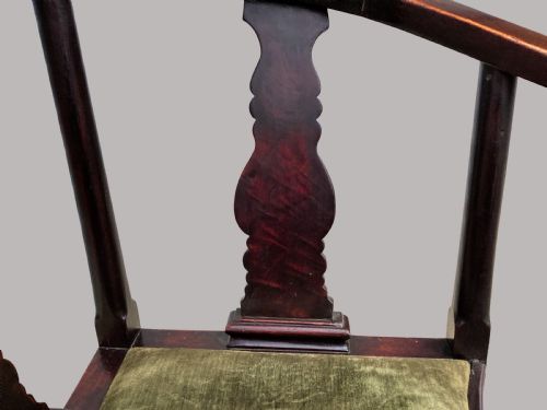 C18TH CHINESE EXPORT HARDWOOD CORNER ARMCHAIR OF AN ECCENTRIC AND CURVACEOUS DESIGN AND PROPORTIONS - ADDITIONAL PHOTO 10