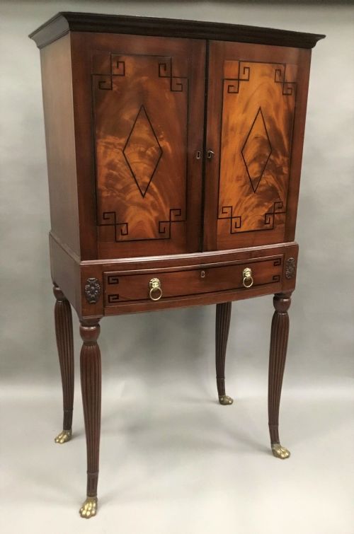 REGENCY MAHOGANY BOW FRONTED CABINET ON STAND OF COMPACT PROPORTIONS - ADDITIONAL PHOTO 4