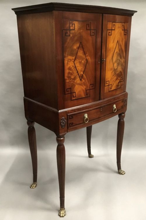 REGENCY MAHOGANY BOW FRONTED CABINET ON STAND OF COMPACT PROPORTIONS - ADDITIONAL PHOTO 6