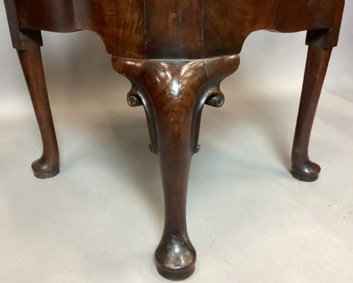 GEORGE I WALNUT CORNER CHAIR DESIGNED AS A DESKREADING CHAIR - ADDITIONAL PHOTO 2