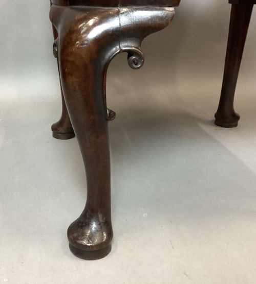 GEORGE I WALNUT CORNER CHAIR DESIGNED AS A DESKREADING CHAIR - ADDITIONAL PHOTO 3