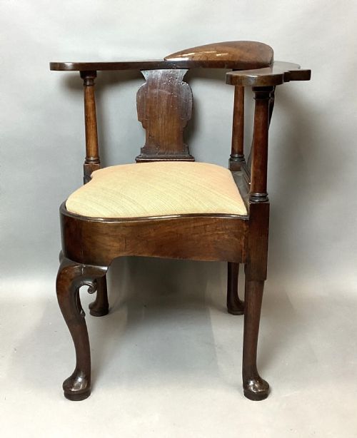 GEORGE I WALNUT CORNER CHAIR DESIGNED AS A DESKREADING CHAIR - ADDITIONAL PHOTO 7