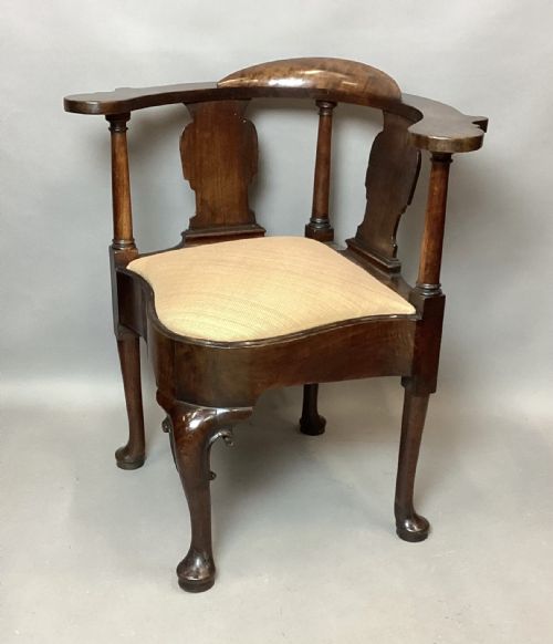 GEORGE I WALNUT CORNER CHAIR DESIGNED AS A DESKREADING CHAIR - ADDITIONAL PHOTO 8