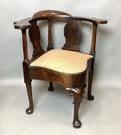 GEORGE I WALNUT CORNER CHAIR DESIGNED AS A DESKREADING CHAIR - ADDITIONAL PHOTO 9