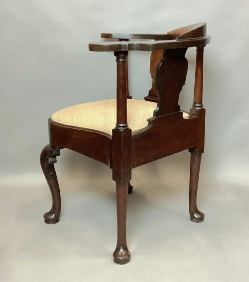 GEORGE I WALNUT CORNER CHAIR DESIGNED AS A DESKREADING CHAIR - ADDITIONAL PHOTO 11