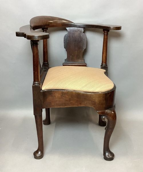 GEORGE I WALNUT CORNER CHAIR DESIGNED AS A DESKREADING CHAIR - ADDITIONAL PHOTO 18