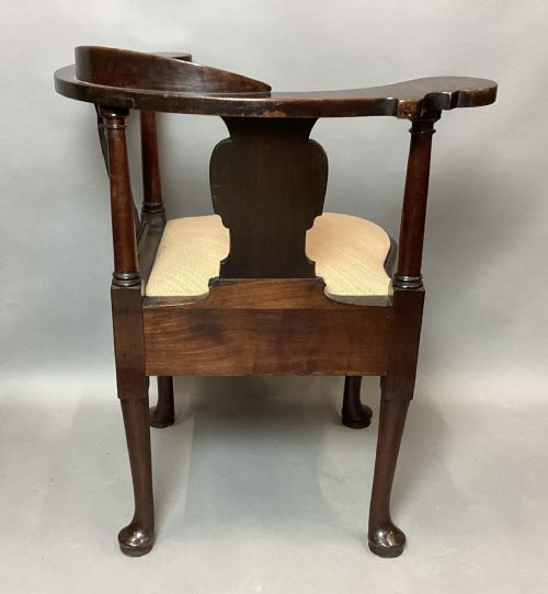 GEORGE I WALNUT CORNER CHAIR DESIGNED AS A DESKREADING CHAIR - ADDITIONAL PHOTO 20
