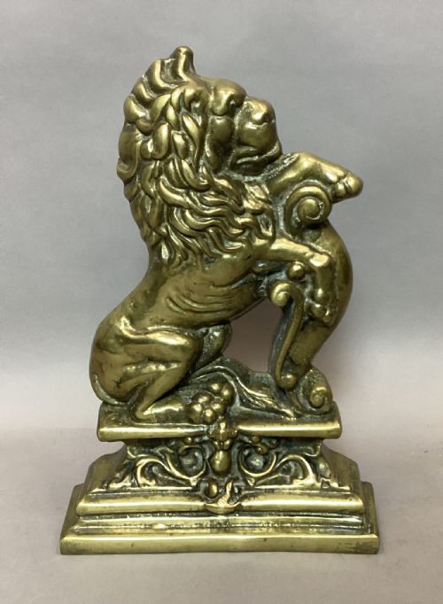 C19TH PAIR OF BRASS LION DOORSTOPS DOOR PORTERS - ADDITIONAL PHOTO 1