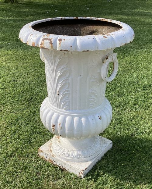 LARGE C19TH CAST IRON GARDEN URN OF AN UNUSUAL DESIGN - ADDITIONAL PHOTO 3