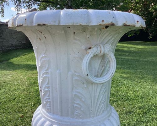 LARGE C19TH CAST IRON GARDEN URN OF AN UNUSUAL DESIGN - ADDITIONAL PHOTO 4