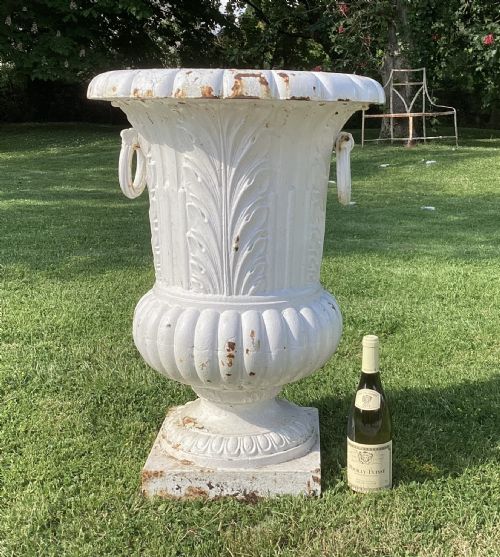 LARGE C19TH CAST IRON GARDEN URN OF AN UNUSUAL DESIGN - ADDITIONAL PHOTO 5