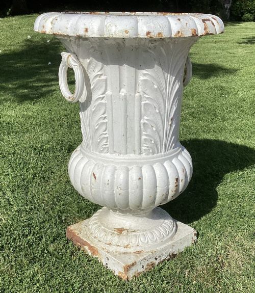 LARGE C19TH CAST IRON GARDEN URN OF AN UNUSUAL DESIGN - ADDITIONAL PHOTO 6
