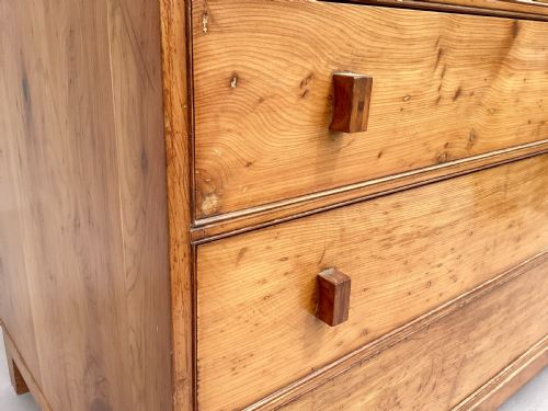ARTS AND CRAFTS SOLID YEW WOOD CHEST OF DRAWERS IN THE MANNER OF EDWARD BARNSLEY - ADDITIONAL PHOTO 2