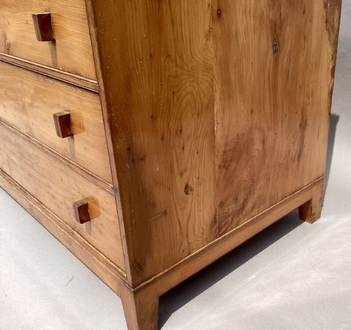 ARTS AND CRAFTS SOLID YEW WOOD CHEST OF DRAWERS IN THE MANNER OF EDWARD BARNSLEY - ADDITIONAL PHOTO 4