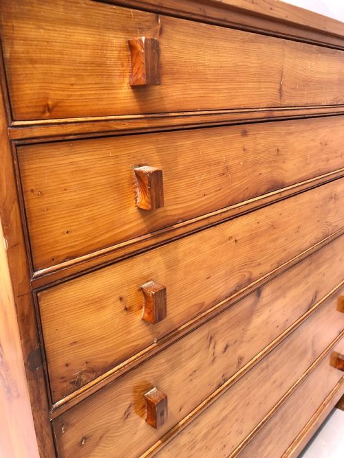 ARTS AND CRAFTS SOLID YEW WOOD CHEST OF DRAWERS IN THE MANNER OF EDWARD BARNSLEY - ADDITIONAL PHOTO 10