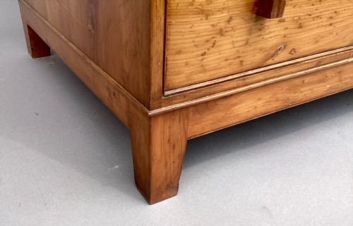 ARTS AND CRAFTS SOLID YEW WOOD CHEST OF DRAWERS IN THE MANNER OF EDWARD BARNSLEY - ADDITIONAL PHOTO 12