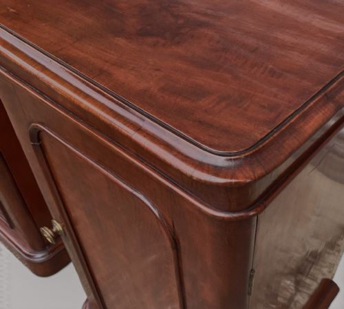 GEORGE IV PAIR OF MAHOGANY PEDESTAL BEDSIDE CUPBOARDS ATTRIBUTED TO HOLLAND SONS - ADDITIONAL PHOTO 8