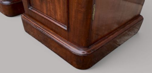 GEORGE IV PAIR OF MAHOGANY PEDESTAL BEDSIDE CUPBOARDS ATTRIBUTED TO HOLLAND SONS - ADDITIONAL PHOTO 9