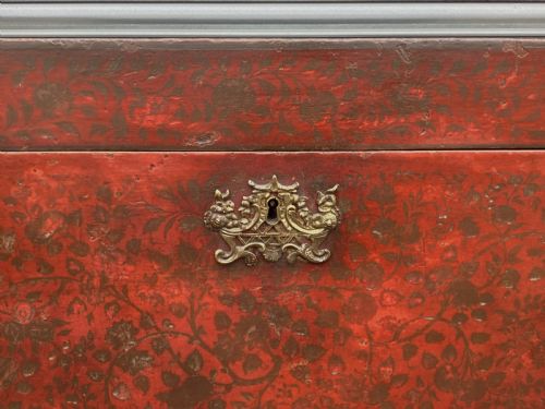 C19TH INDIAN RED LACQUERED TRUNK CHEST ON STAND - ADDITIONAL PHOTO 11