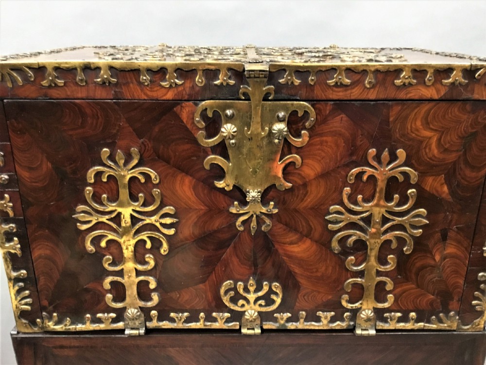 Late C17th large oyster kingwood coffre forte - strong box View XIII