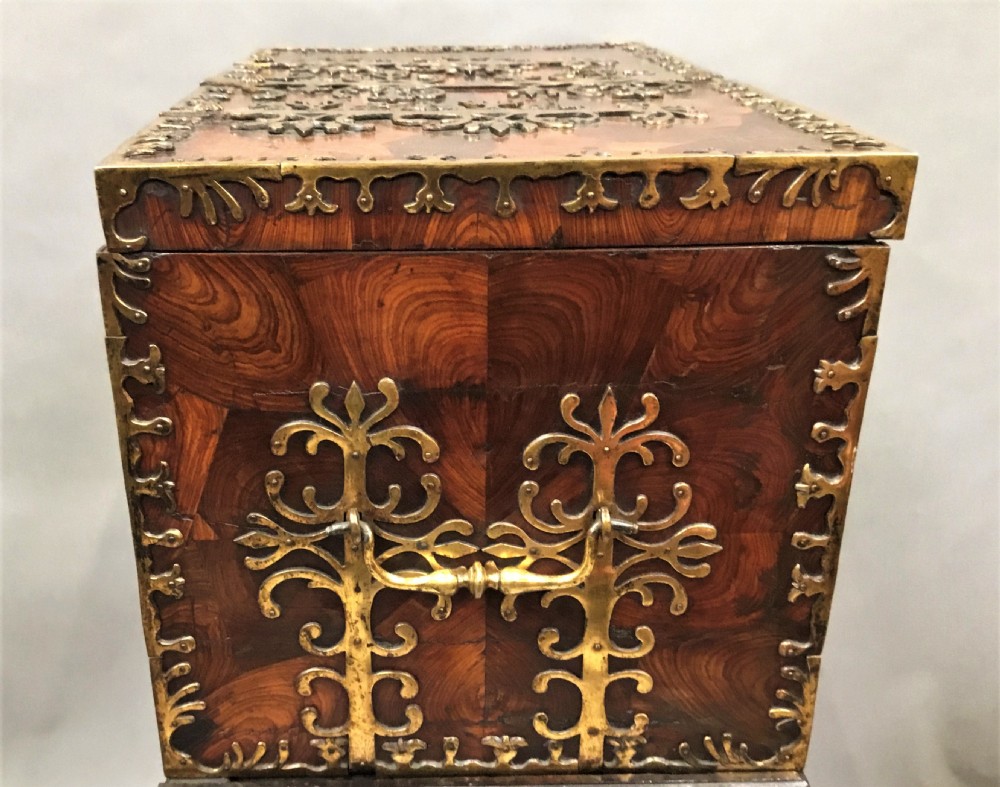 Late C17th large oyster kingwood coffre forte - strong box View XV