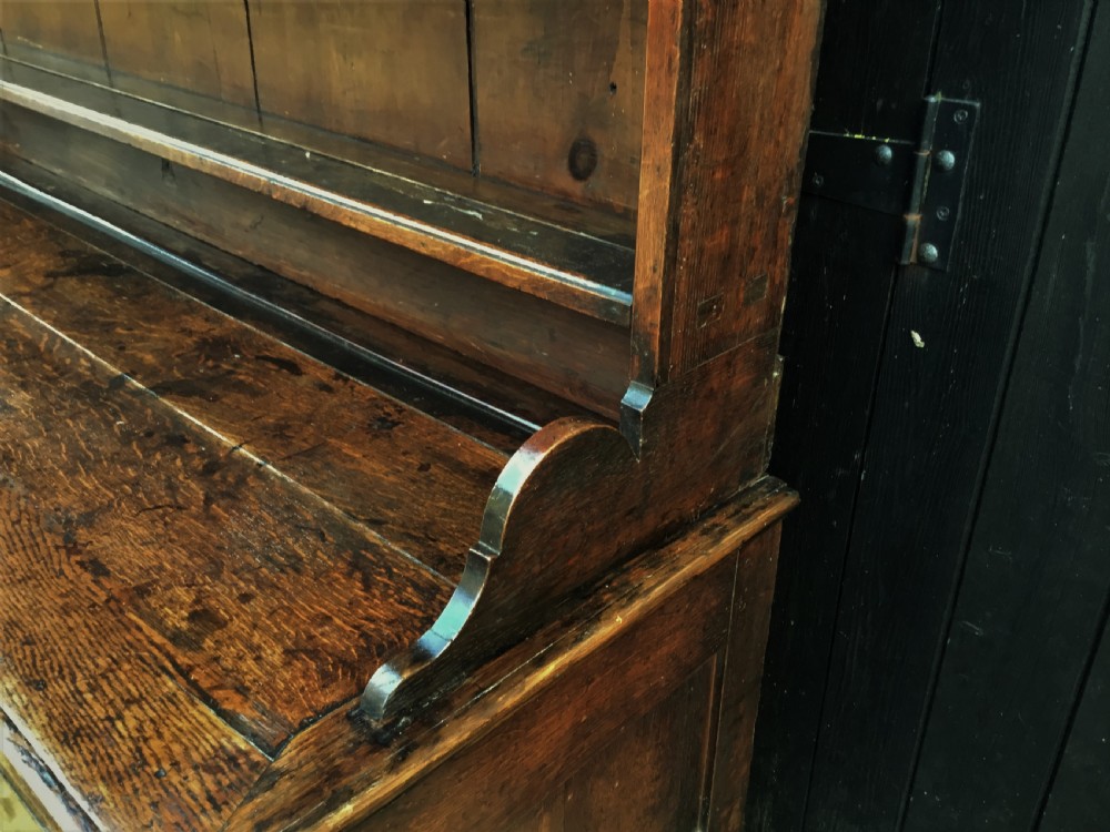Georgian oak dresser with cupboard base and original rack View XI