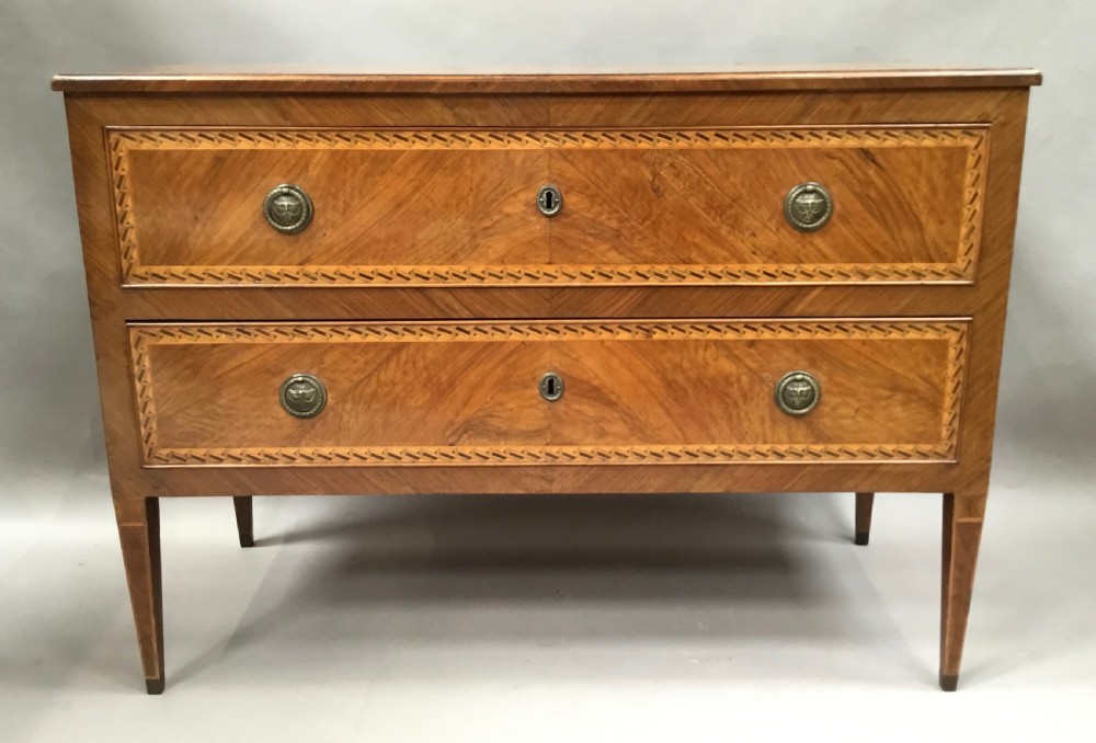 C18th Italian walnut inlaid commode
