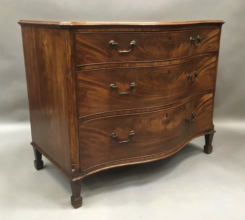 George III Hepplewhite mahogany serpentine dressing chest of drawers