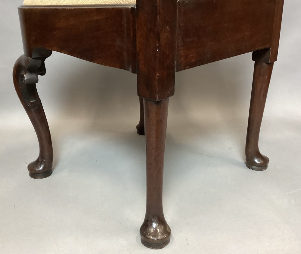 An antique George I walnut corner chair featuring a curved backrest, turned support posts, twin splats, a drop-in seat, and a central cabriole front leg. View XVII