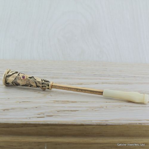 Boucheron 18k Gold & Ruby Cigarette Holder, Circa 1950
