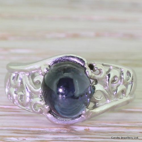 fig 1. Edwardian 2.50 Carat Cabochon Sapphire Platinum Ring, circa 1910

