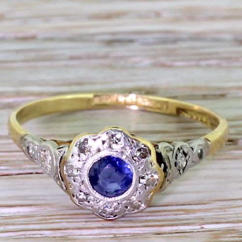 fig 1. Edwardian 0.25 Carat Sapphire & Diamond Daisy Cluster Ring, circa 1905
