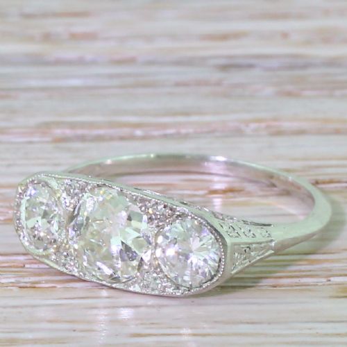 Art Deco 1.90 Carat Old Cut Diamond Trilogy Ring, Circa 1925
