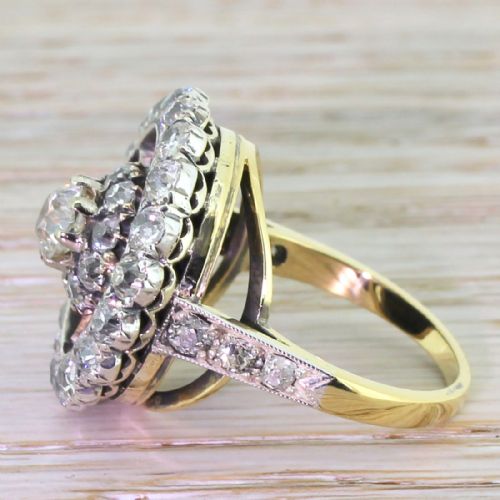 fig 2. Art Deco 4.40 Carat Old Cut Diamond & Onyx Cluster Ring, circa 1925
