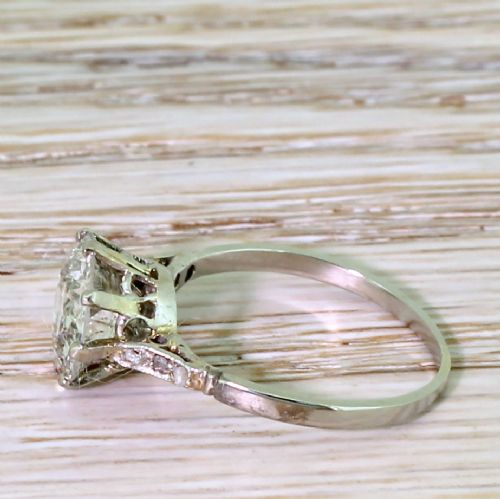 fig 2. Retro 2.17 Carat Old Cut Diamond Engagement Ring, circa 1945
