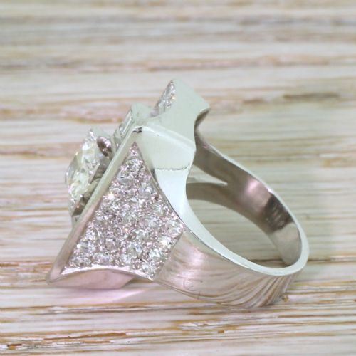 fig 3. Art Deco 2.68 Carat Old Cut & Baguette Cut Diamond Ring, circa 1940