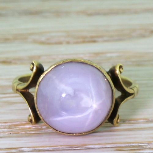 fig 1. Edwardian 11.36 Carat Lilac Star Sapphire Solitaire Ring, dated 1913
